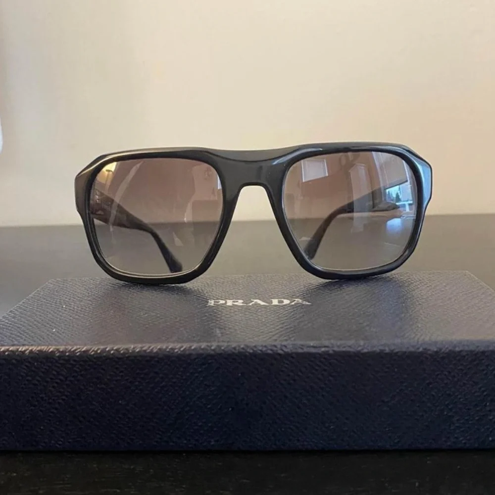 Prada sunglasses - Picture 2 of 5